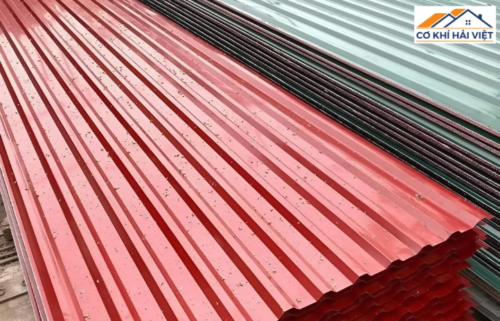 Cấu tạo của mái tôn lạnh gồm 3 phần