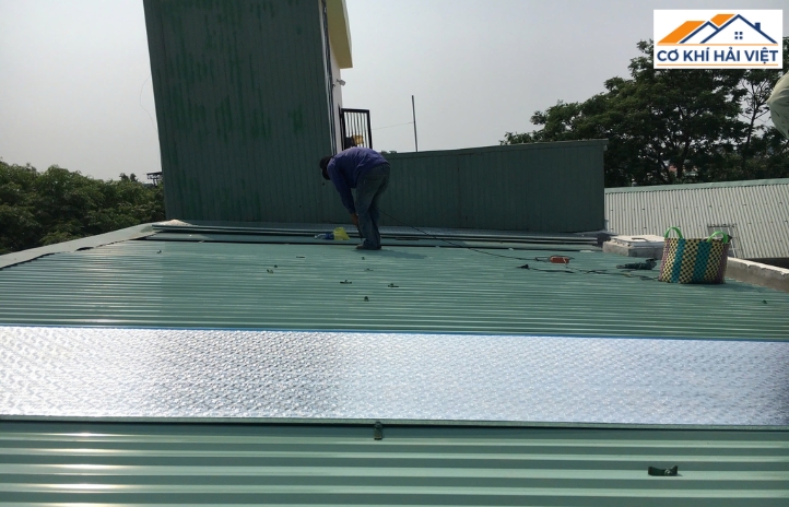Một số lưu ý khi thi công mái tôn lạnh