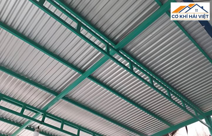 Mái che tôn có khả năng chịu lực tốt, chịu nhiệt và dễ dàng lắp đặt