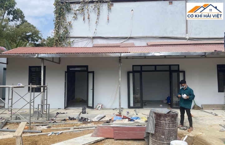 Mẫu mái tôn giả ngói