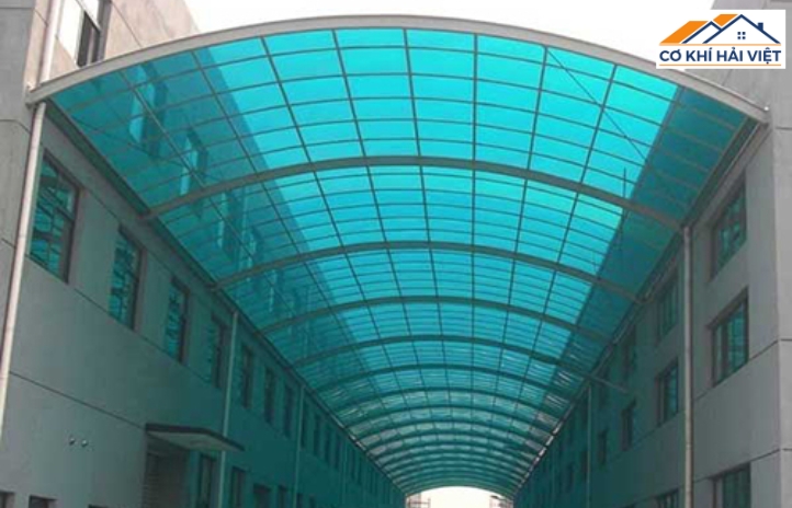 Mái tôn nhựa bền hơn tôn thông thường