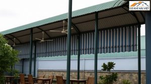 Mái tôn vòm hiện đại mang lại giải pháp che phủ bền đẹp, linh hoạt theo từng thiết kế, phù hợp từ nhà ở dân dụng đến công trình thương mại quy mô lớn.