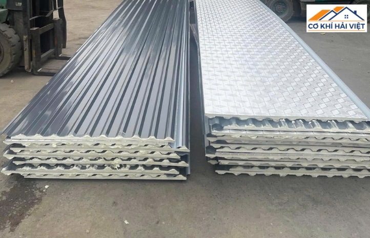 Mái tôn xốp còn được đánh giá cao nhờ tính năng chống cháy hiệu quả