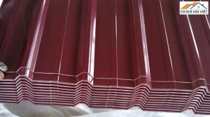 Mái tôn đỏ là lựa chọn lý tưởng giúp ngôi nhà thêm nổi bật, bền đẹp theo thời gian và phù hợp với nhiều phong cách kiến trúc hiện đại lẫn truyền thống.