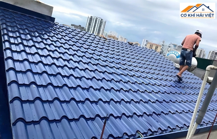 Mái tôn màu xanh có khả năng chống ăn mòn cao