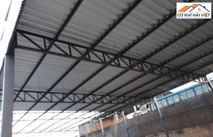 Kèo mái tôn khi được lắp đặt đúng cách sẽ bảo vệ mái nhà trước tác động của môi trường