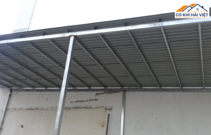 Một số lưu ý quan trọng khi làm lợp mái tôn hiên nhà
