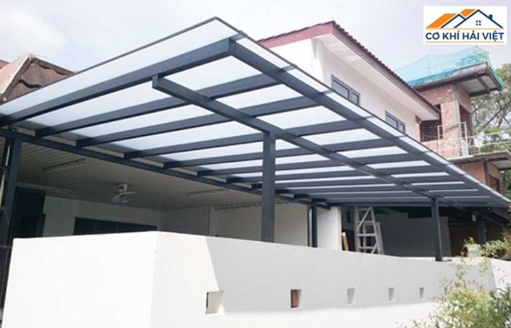 Mẫu mái tôn che sân trước nhà chống nóng