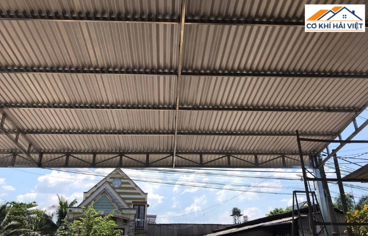 Mẫu mái tôn che sân trước nhà 1 mái