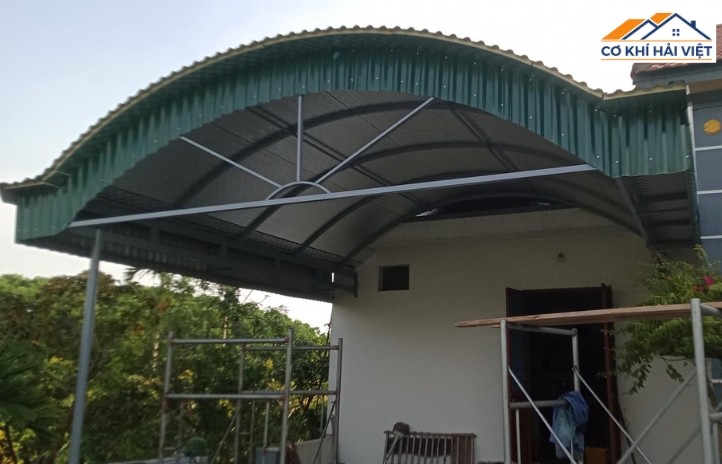 Mẫu mái tôn che sân trước nhà dạng vòm
