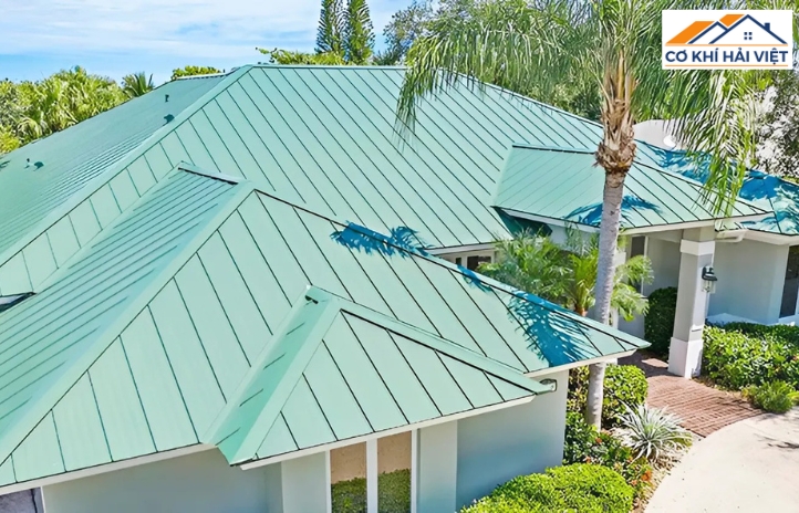 Mái tôn dạng lợp phẳng giúp tiết kiệm chi phí cho mái tôn nhà cấp 4