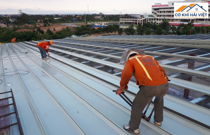 Chi tiết quy trình 7 bước làm mái tôn chuẩn