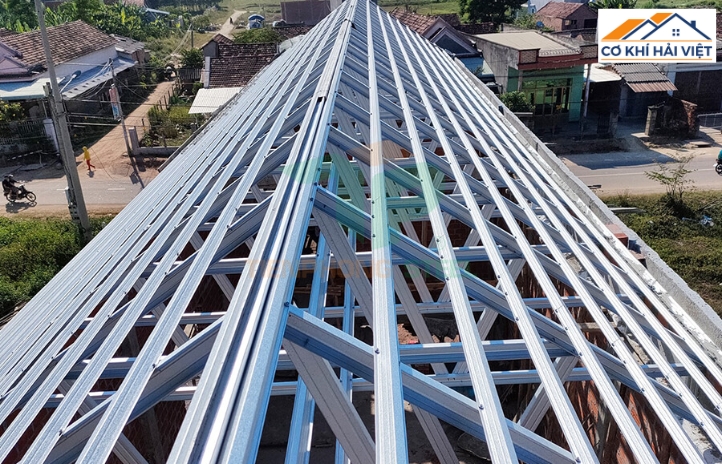 Khoảng cách vì kèo với mái thái