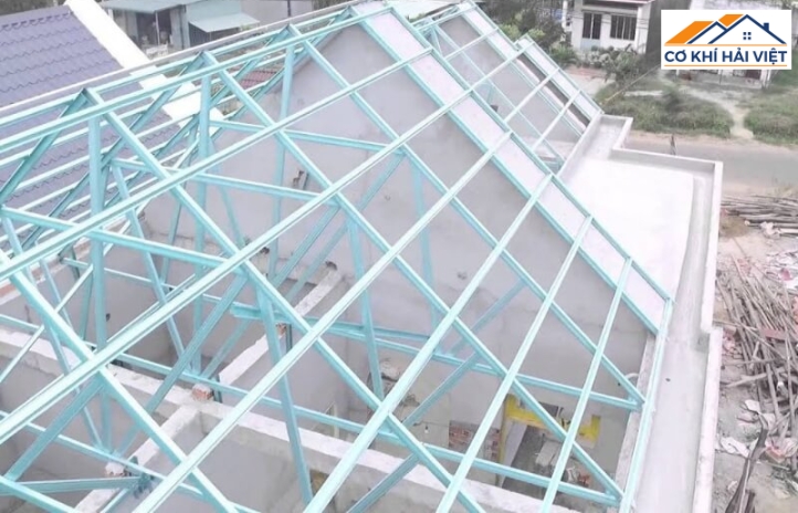 Khoảng cách xà gồ mái tôn hợp lý sẽ đảm bảo mái nhà luôn vững chắc và ổn định