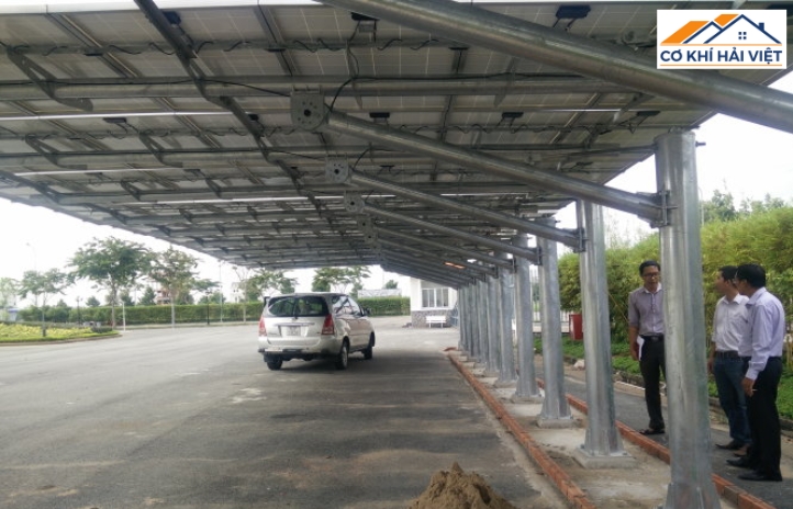 Mái tôn nhà xe là lựa chọn phổ biến nhờ vào chi phí thi công hợp lý, độ bền cao