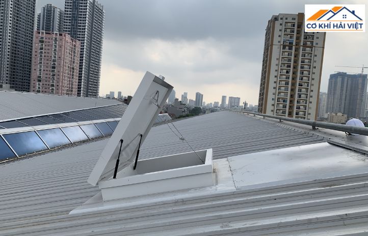 Tổng quan về cửa lên mái tôn