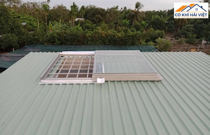 Ứng dụng rộng rãi của cửa lên mái tôn
