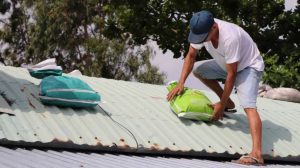 Cách chống bão cho mái tôn