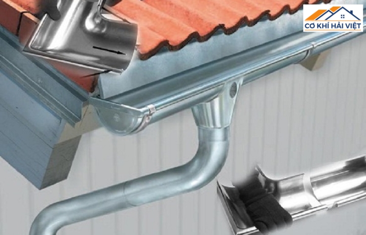 Để tăng tính hài hòa và đồng bộ với tổng thể kiến trúc, máng xối cần có kiểu dáng và màu sắc phù hợp