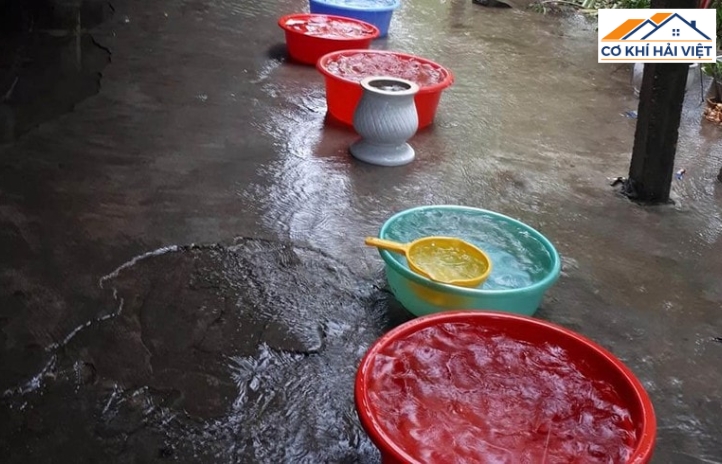Hướng xử lý khi mái tôn bị dột do trời mưa đột ngột