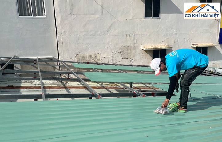 Một số lời khuyên khi lợp mái tôn
