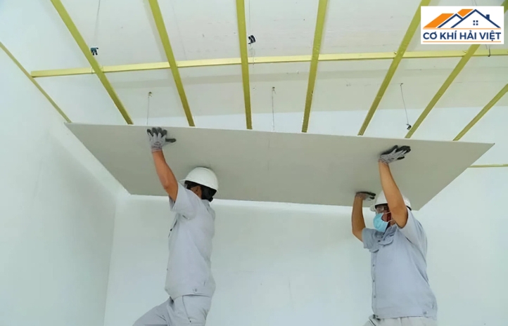 Trần thạch cao được ưa chuộng về nhờ tính thẩm mỹ cao và khả năng cách nhiệt tốt