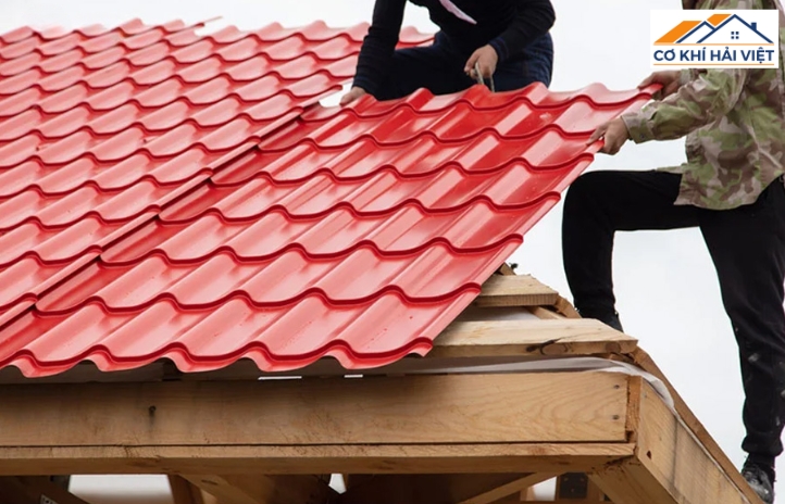 Xem ngày lợp mái khi xây dựng gia đình mới hoặc mở rộng kinh doanh để tạo môi trường sống và làm việc hài hòa