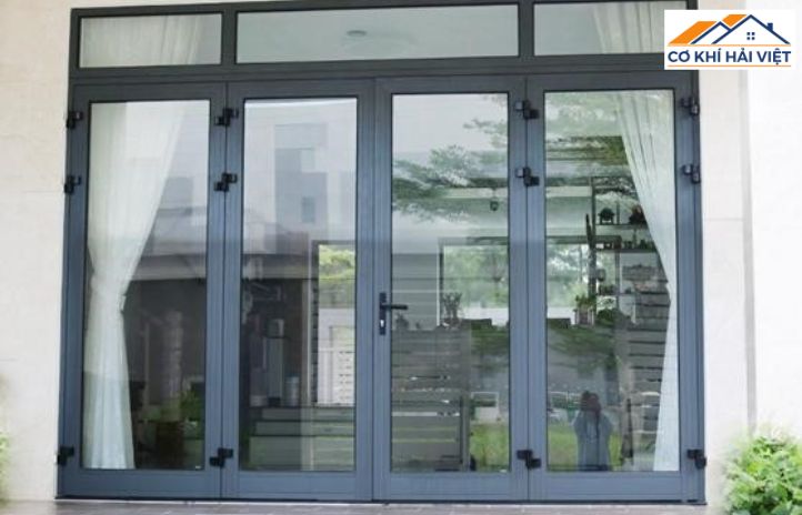 Cửa 4 cánh kính cường lực khung sắt