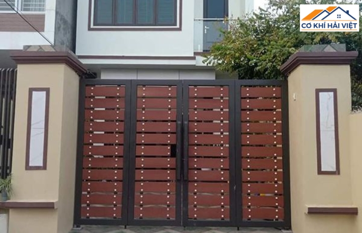 Cửa khung sắt 4 cánh lý tưởng cho những ngôi nhà có mặt tiền rộng hoặc biệt thự