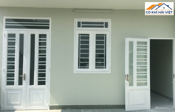 Cửa sắt 2 cánh cho nhà phố