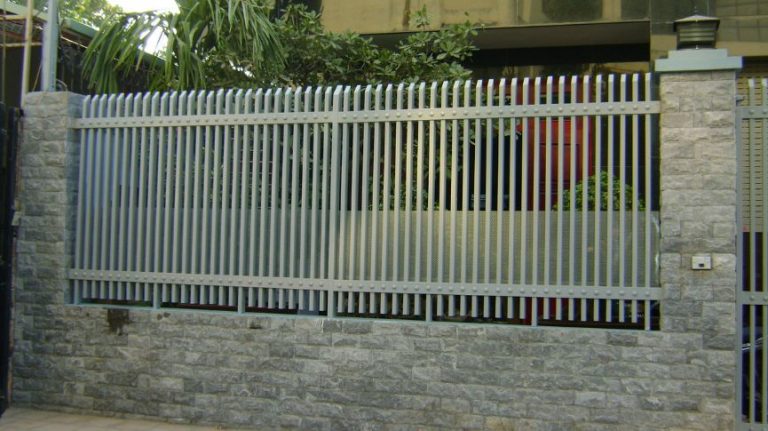 Cửa sắt hàng rào
