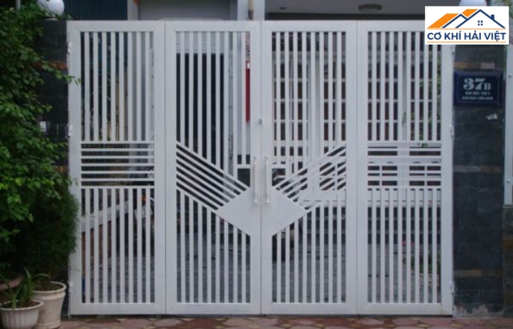 Cửa sắt hộp 4 cánh được chế tạo từ những thanh sắt hộp với độ bền cao