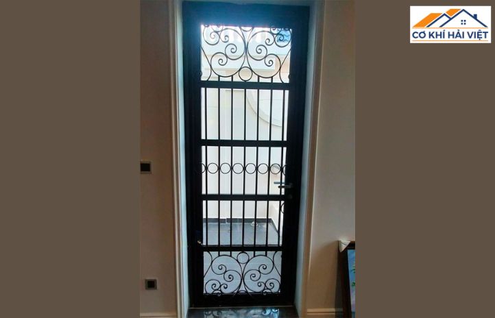Cửa sắt mỹ thuật được thiết kế cầu kỳ, mang tính nghệ thuật cao