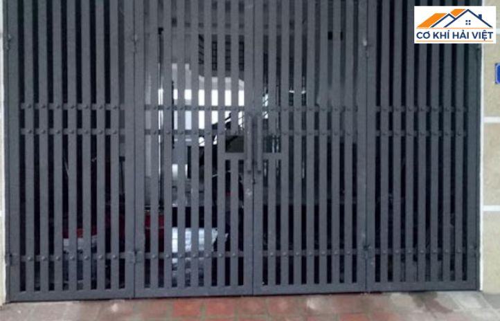 Khung cửa sắt hộp khá chắc chắn, bền bỉ và dễ lắp đặt