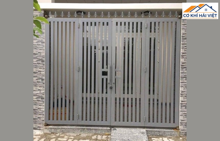 Mẫu cửa 4 cánh hiện đại sử dụng các đường nét vuông vắn, góc cạnh, màu sắc trung tính