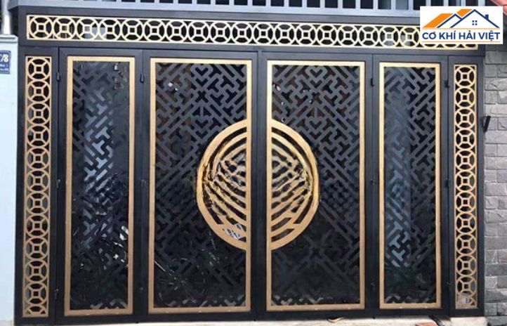 Mẫu cửa CNC hoa văn uốn lượn, tạo sự mềm mại cho mặt tiền