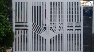 Mẫu cửa sắt hộp 4 cánh