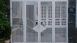 Mẫu cửa sắt hộp 4 cánh