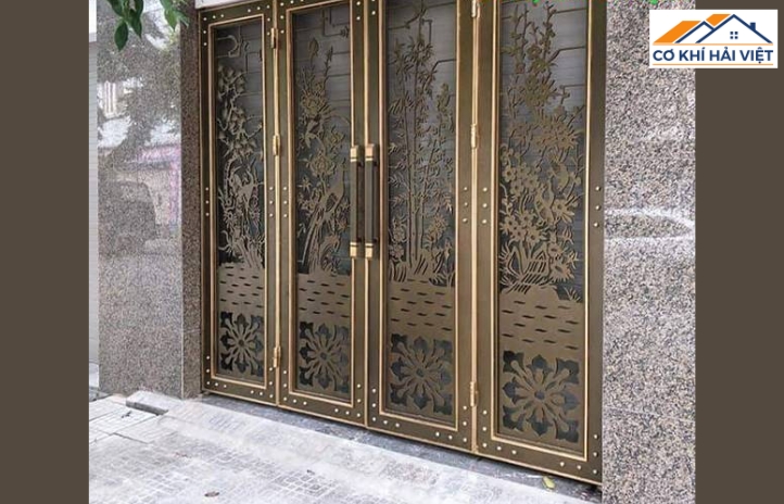 Mẫu cửa sắt hộp 4 cánh cổ điển mang hơi hướng châu Âu