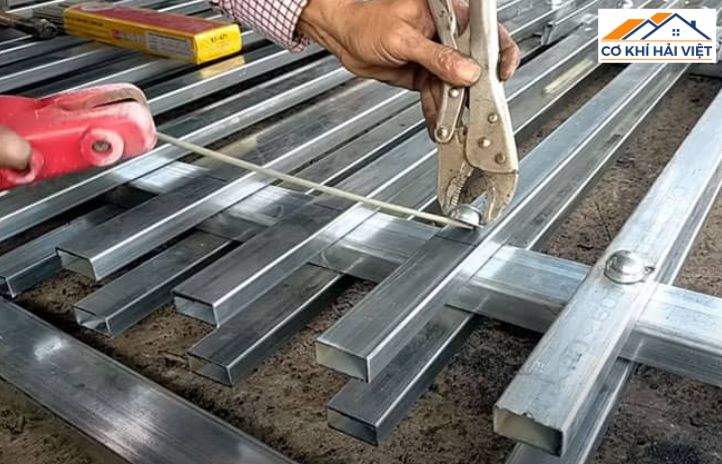 Một số các công cụ và vật liệu cần thiết để làm cửa sắt