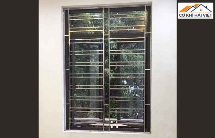 Sự kết hợp giữa inox sáng bóng và khung sắt bền chắc