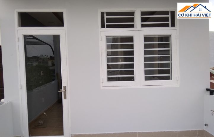 Trước khi thi công, cần đo đạc kỹ lưỡng chiều dài, chiều cao, chiều rộng và độ dày