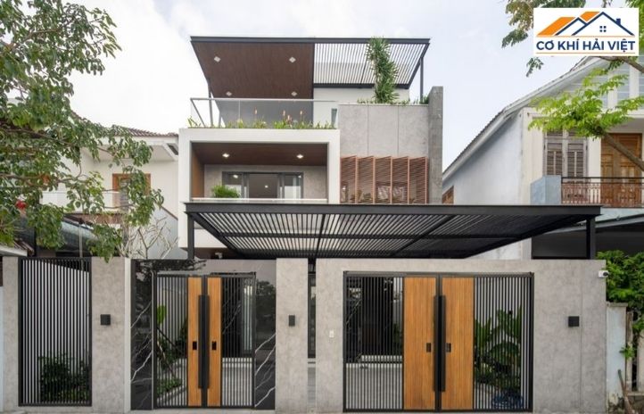 Toàn cảnh cổng và mái cổng sắt đẹp, tạo điểm nhấn kiến trúc