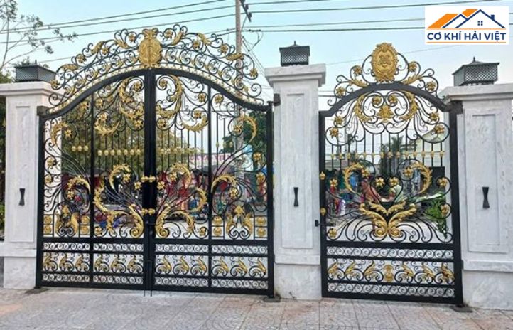 Cổng rào sắt hộp đẹp cắt CNC hoa văn trống đồng độc đáo cho nhà biệt thự