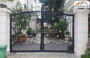 Cổng sắt hoa văn