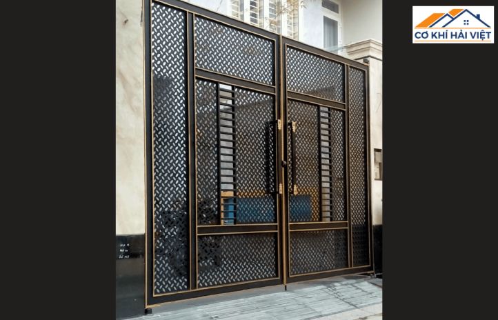 Cổng sắt hoa văn hiện đại đặc trưng đường nét tối giản, hoa văn CNC cách điệu