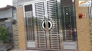 cửa inox 4 cánh sơn tĩnh điện