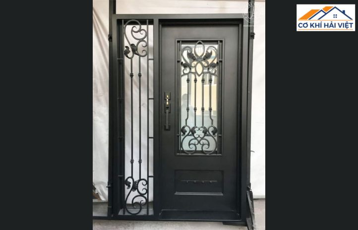 Cửa sắt 1 cánh có thiết kế gọn gàng