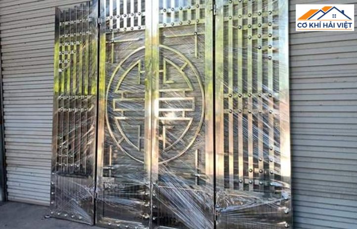 Giới thiệu cửa inox 4 cánh sơn tĩnh điện