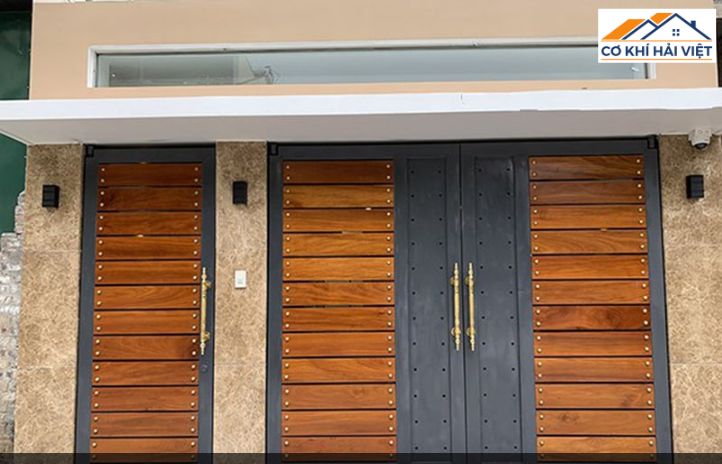 Mẫu cửa sắt hoa văn hiện đại, cắt CNC tinh tế, thích hợp nhà phố sang trọng